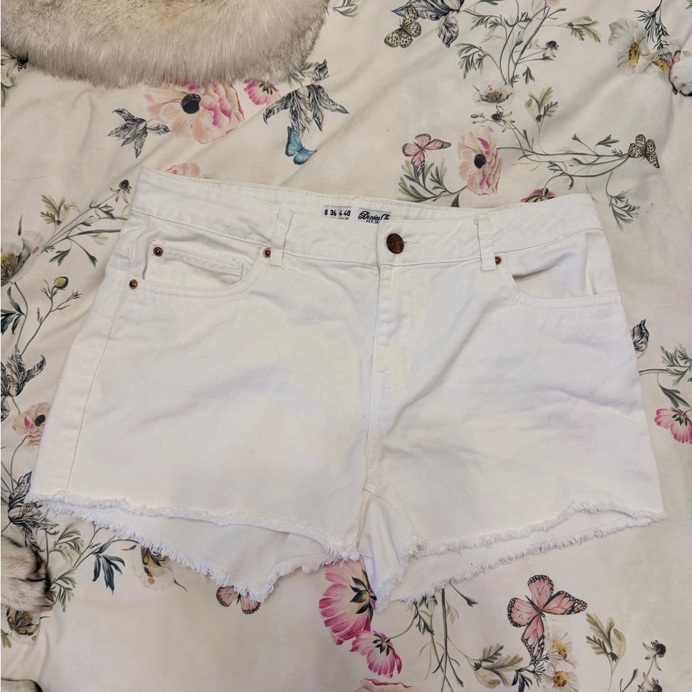 Denim&Co White Jean Shorts Size 4